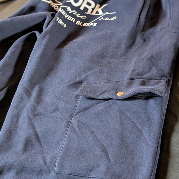 Fashion Nova New York Navy Cargo Women's Pants with White Graphic Size M NWT - Picture 8 of 10